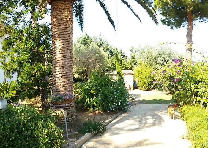 לינה וארוחת בוקר Isabella 3*